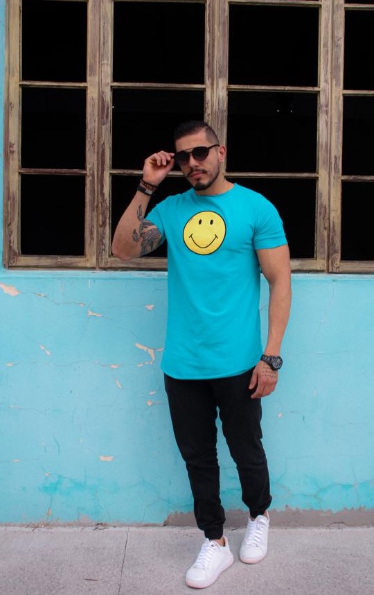 Camiseta Masculina LongLine Azul com Estampa Smiley