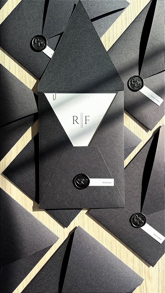 Convite R&F Vertical com Lacre de Cera