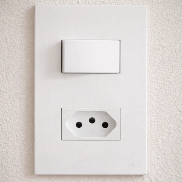CJ INTERRUPTOR SIMPLES + TOMADA 20A 4X2 - RECTA BRANCO SATIN FOSCO
