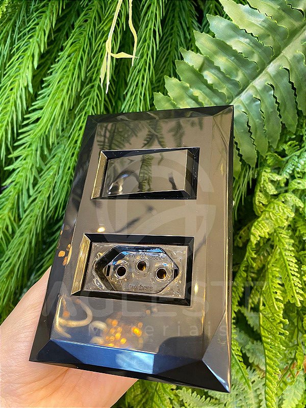 CJ INTERRUPTOR SIMPLES + TOMADA 10A 4X2 - DOHA PRETO