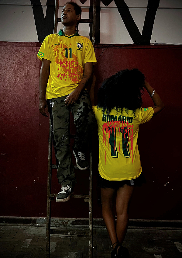 COLLAB ´´PRODUTO DO AMBIENTE´´ NEGRO MIA & BK- CAMISETA BRASIL 1994 OLHAI POR NÓIS