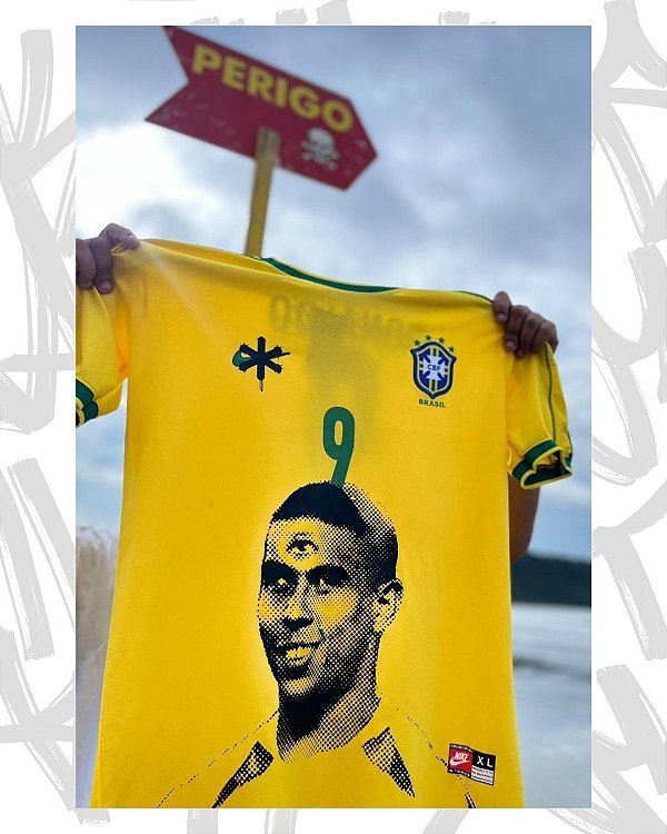 CAMISETA BRASIL CORRE RONALDO FENÔMENO