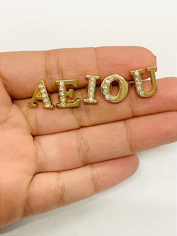 Piercing Letra Dourada  Com Strass e Pino Modelo Novo - Unidade
