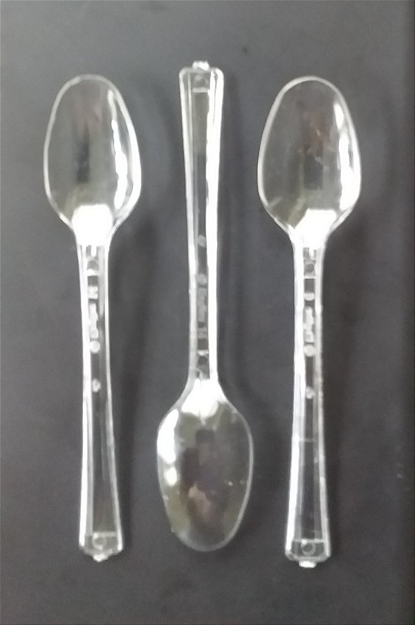 Mini colherzinha de cristal, doces e sobremesas.