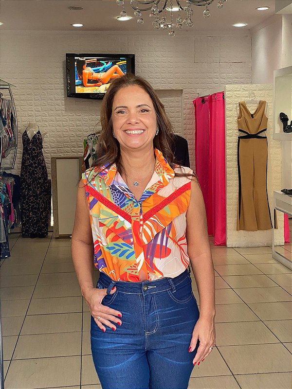 CAMISA REGATA ESTAMPADA COM RECORTE ELEGANCE