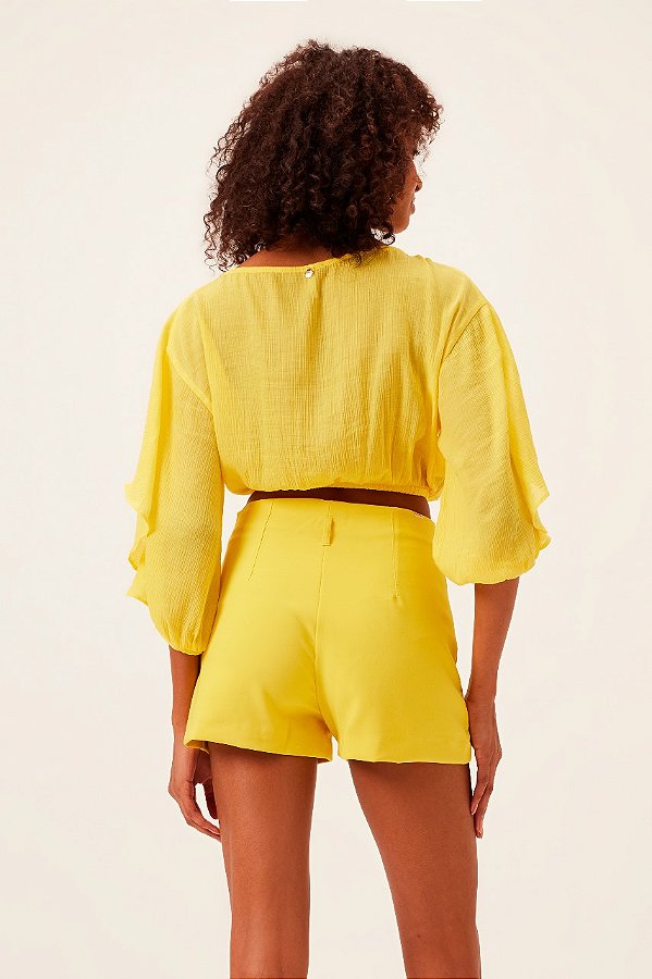SHORT COM CORDAO MACRAME -AMARELO DIMY