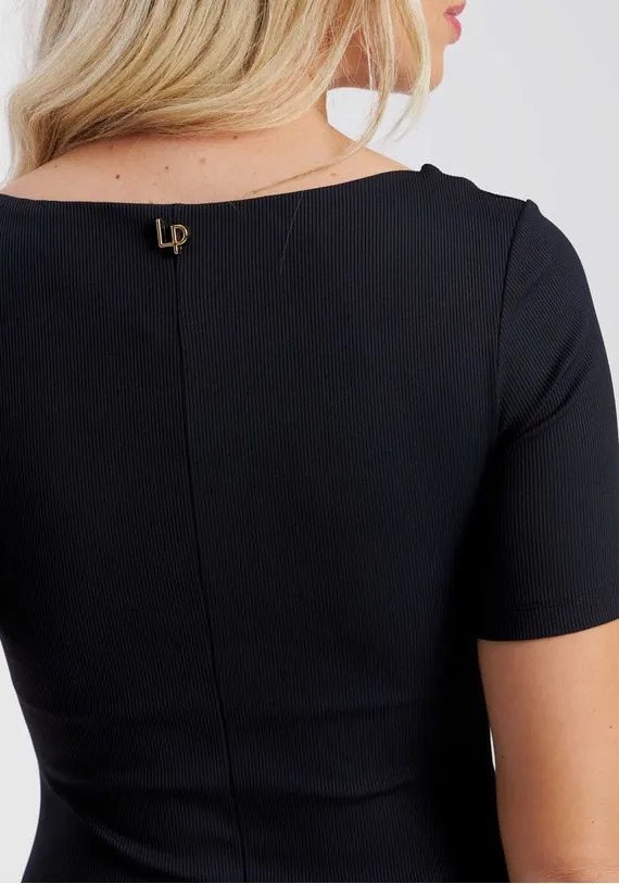 VESTIDO CURTO DECOTE QUADRADO LANÇA PERFUME