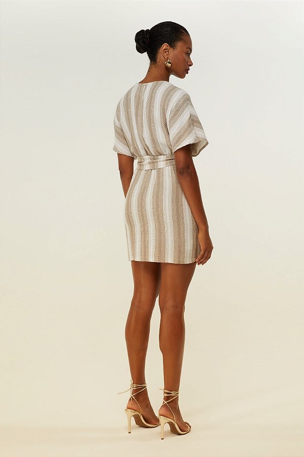 VESTIDO CURTO COM TRANSPASSE E PREGAS DIMY