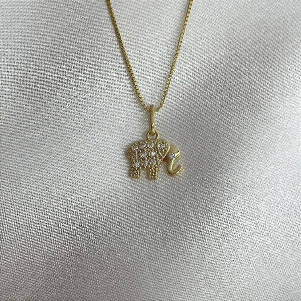 Colar com elefante cravejado com zircônias banhado em ouro 18K