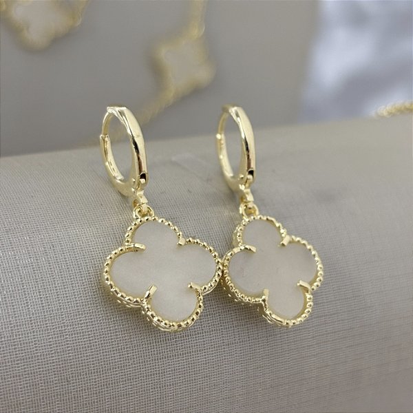 Brinco Trevo Madrepérola - Banhado em Ouro 18k