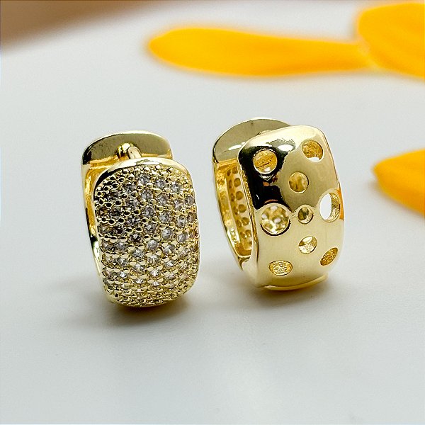 Brinco de Argola Click Cravejado com Zircônias P - Banhado em Ouro 18k