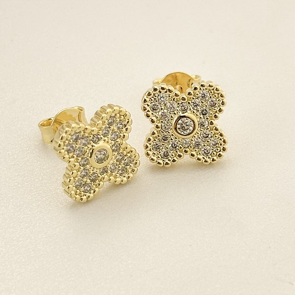 Brinco Trevo Cravejado com Zircônias – Banhado em Ouro 18K