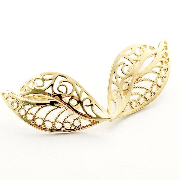 Brinco Delicado Formato Folha – Banhado em Ouro 18K