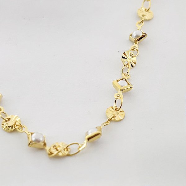 Colar Gargantilha com Chapinhas Redondas e Pérolas – Banhado em Ouro 18K