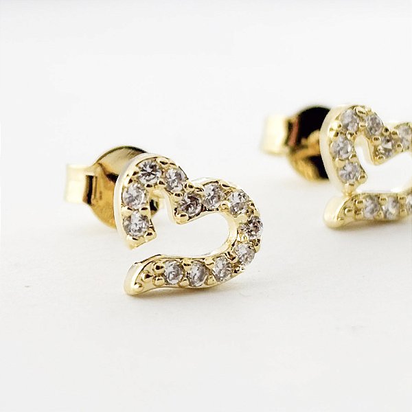 Brinco Coração Pequeno Cravejado com Zircônia – Banhado em Ouro 18K