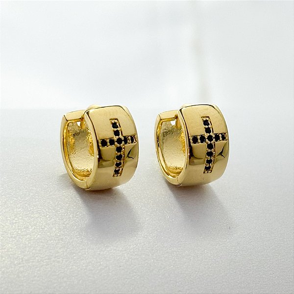 Brinco de Argola Click com Cruz Cravejada em Zircônia - Banhado em Ouro 18k