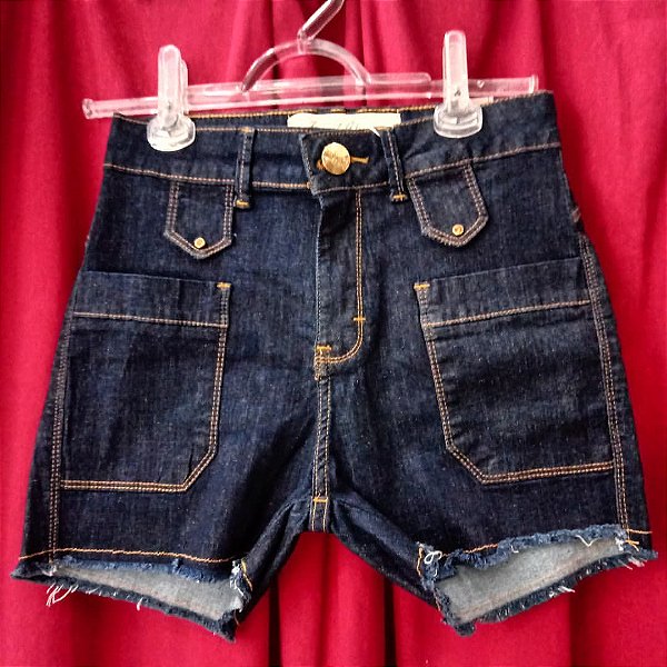 Short com bolso na frente