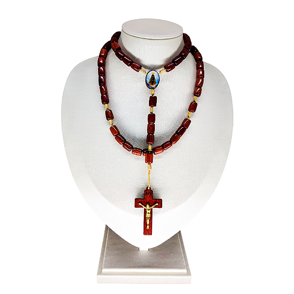 Terço Colar de Madeira com Entremeio Resinado de Nossa Senhora Aparecida e Sagrado Coração de Jesus - Pacote com 6 Peças - Cód.: 2196