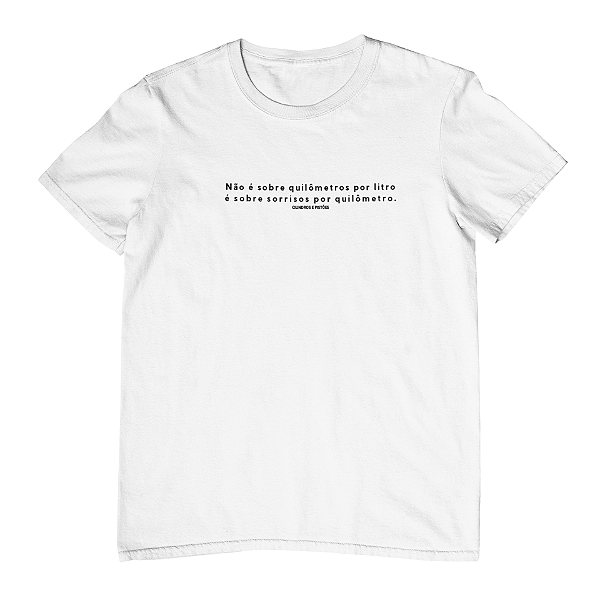 Camiseta Masc. Frases -Não é Sobre Quilômetros por Litro e Sim Sorrisos Por Quilômetro