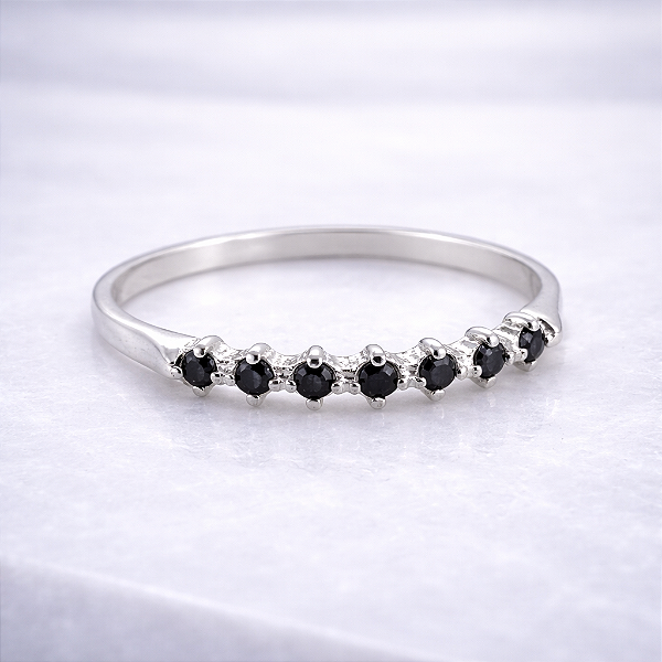 Anel Meia Aliança 7 Zircônias Preto - Prata 925