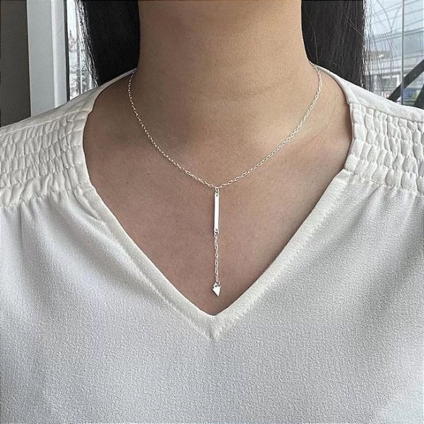 GRAVATINHA COM FLECHA PRATA