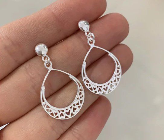 Brinco Pendulo Gota com Coração - Prata 925