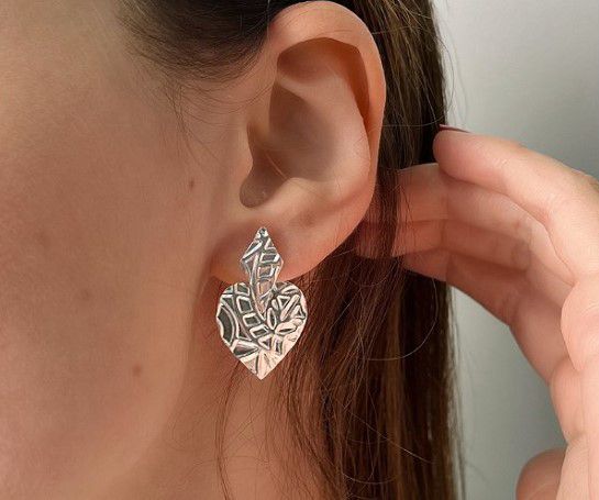 Brinco Losango e Coração Texturizado - Prata 925