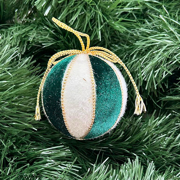 BOLA NATAL VELUDO BRANCO/VERDE 8CM