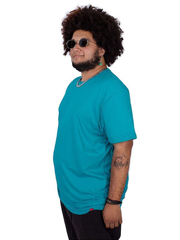 Camiseta Plus Size Básica Azul Turquesa.