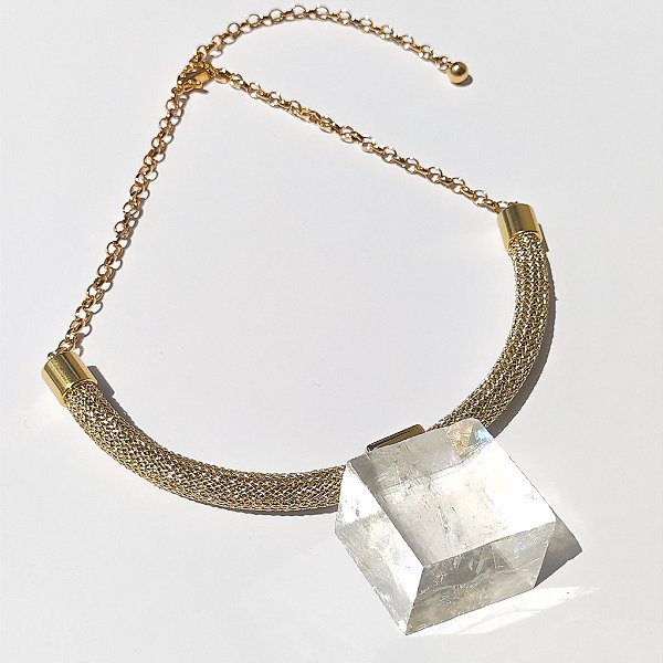 Colar Tokyo Shine - Dourado - Calcita Ótica Natural
