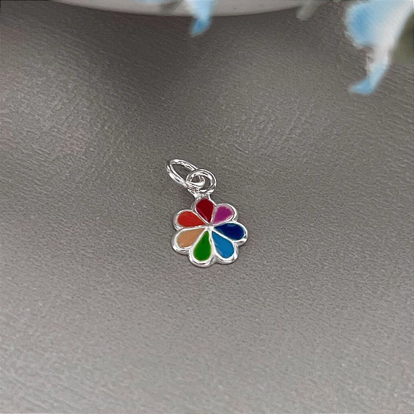 Pingente Infantil Flor com Pétalas em Resina Colorida - Prata 925