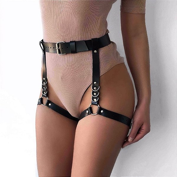 Cinta Liga: Couro, Rebites e Correntes para um Bondage Sofisticado