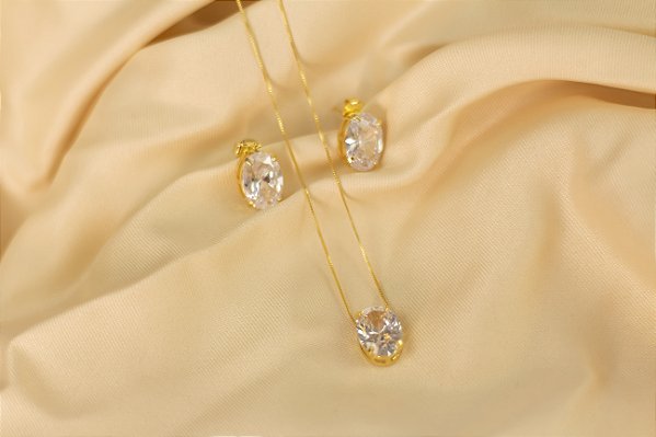 Conjunto dourado com pedra em zircônia oval