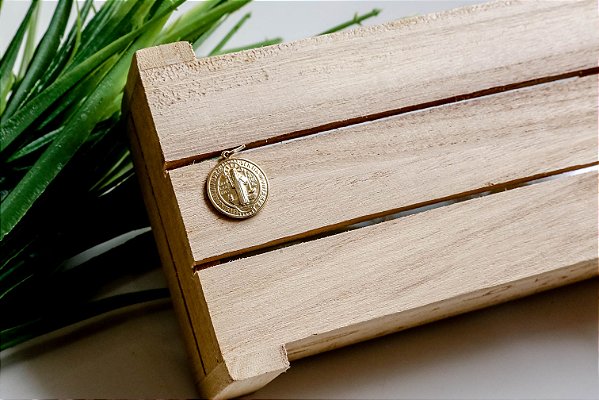 Pingente de Ouro 18K São Bento Redondo M