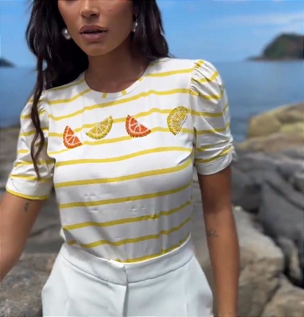 T-SHIRT MALHA LISTRADA BORDADO MANUAL - LUZIA FAZZOLLI