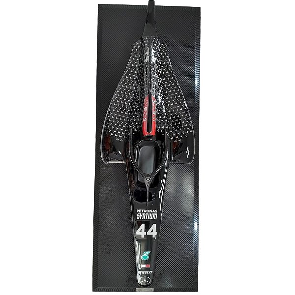 Carenagem Mercedes Preta Lewis Hamilton - 44