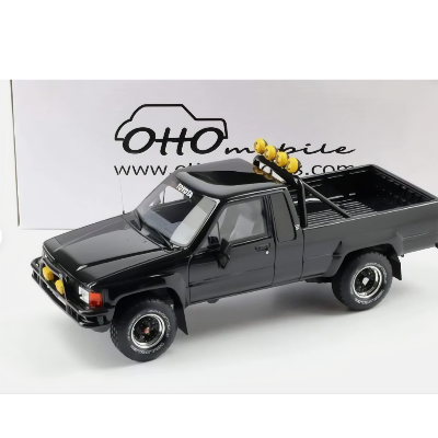 Miniatura Toyota 1985 Hilux SR5 Pickup Truck "Back to the Future" Glossy Black Otto 1/18