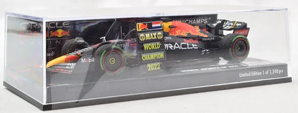 Minichamps Red Bull - MAX Verstappen -2022 Japanese GP 1:43 Diecast F1 Car