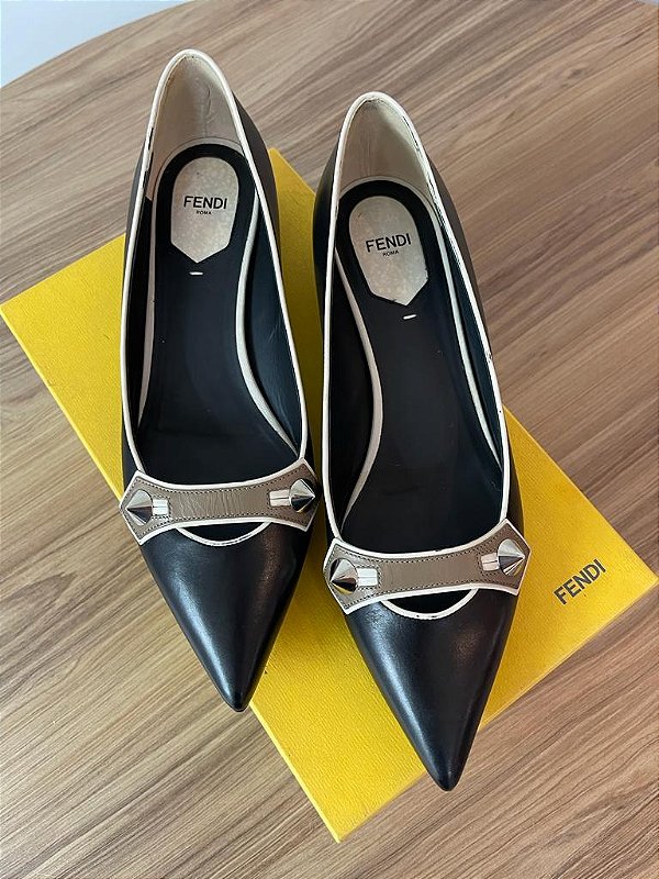 SAPATO FENDI PRETO COM CAIXA 38 1/2 BR
