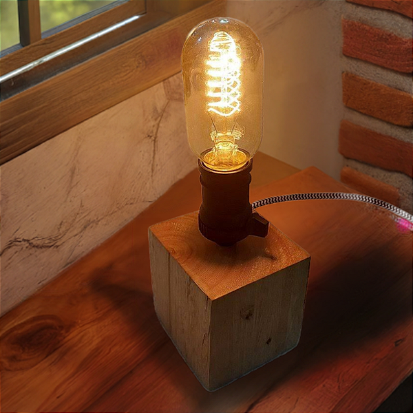 Luminaria decorativa em madeira modelo Cubo Acompanha Lâmpada