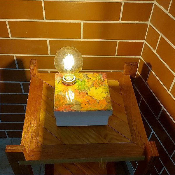 Luminária de Mesa Estilo Caixa Floral - Acompanha Lâmpada G80 LED