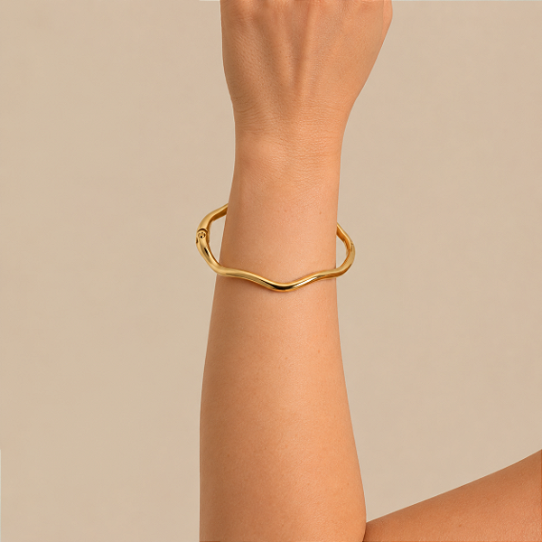 Bracelete Minimalista Curvado - Banho de Ouro