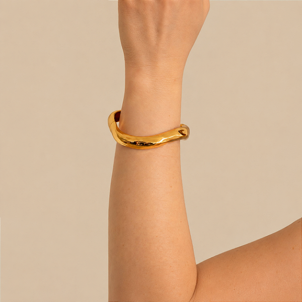 Bracelete Curvado Orgânico - Banho de Ouro