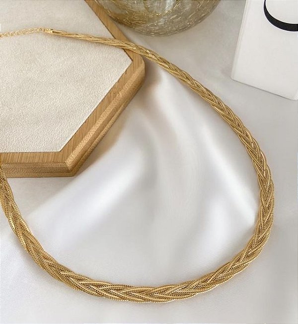 Colar LEIA de malha trançada ( semijoia ) ( banhada em ouro )