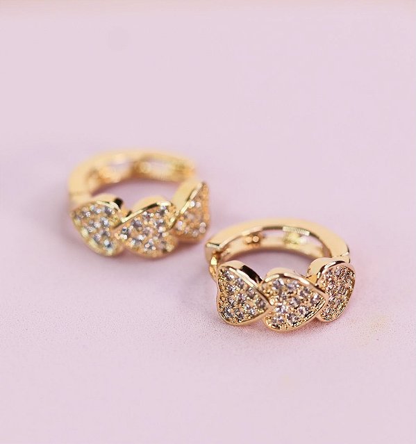 Argola ESTER semijoia 3 corações com zirconia cravejadas ( banhada em ouro )
