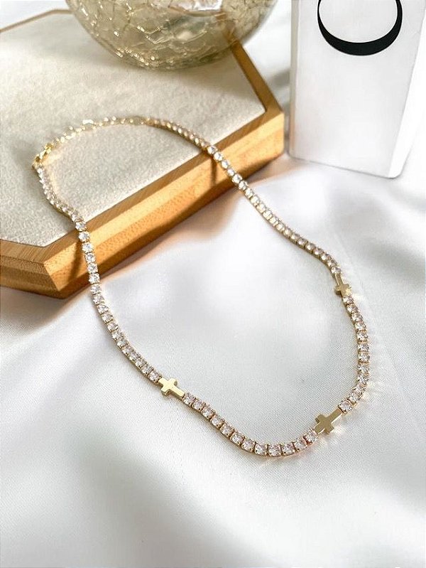 Choker DORA De Zircônias Com Mini Crucifixos (folheada dourado)