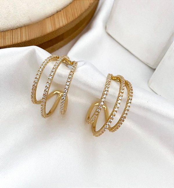 Argola MAISA 3 fios folheada a ouro cravejada com zirconia