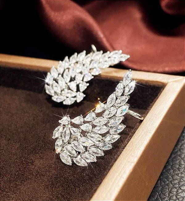 Brinco ALEXIA ear cuff cravejado com zircônias folheada a prata