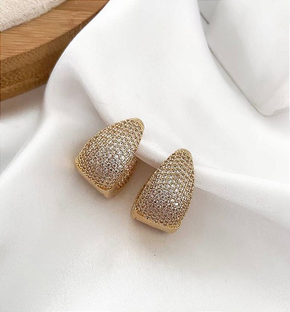 Argola LUA cravejada com zirconia banhada a ouro
