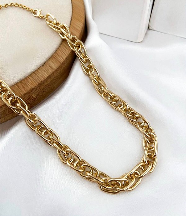Choker HILDA corrente tripla Folheada a ouro